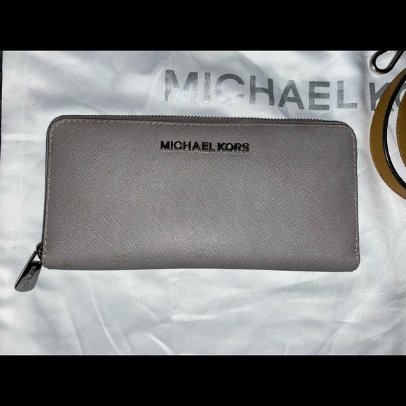 Michael Kors Satchel MD Sutton & Wallet - Picture 6 of 8
